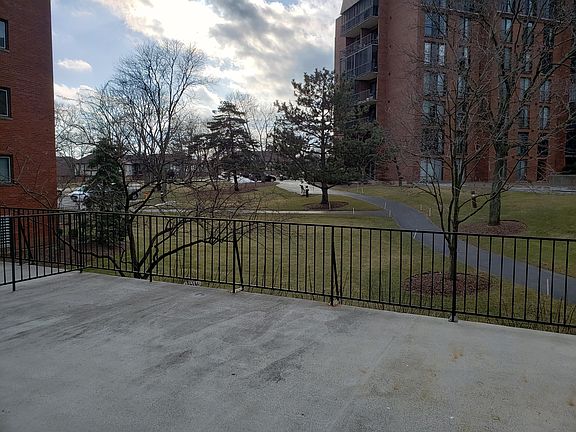 4th image of 127 Acacia Dr #102