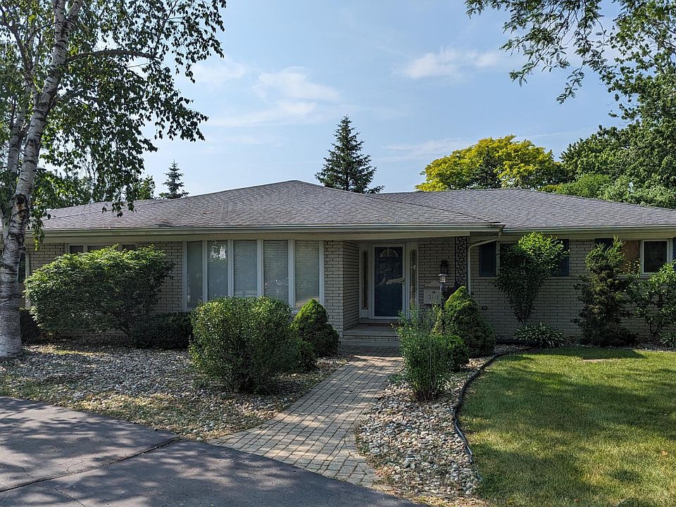 1st image of 301 Boutell Dr