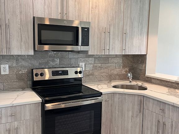 3rd image of 101 S Victoria Ave #D1