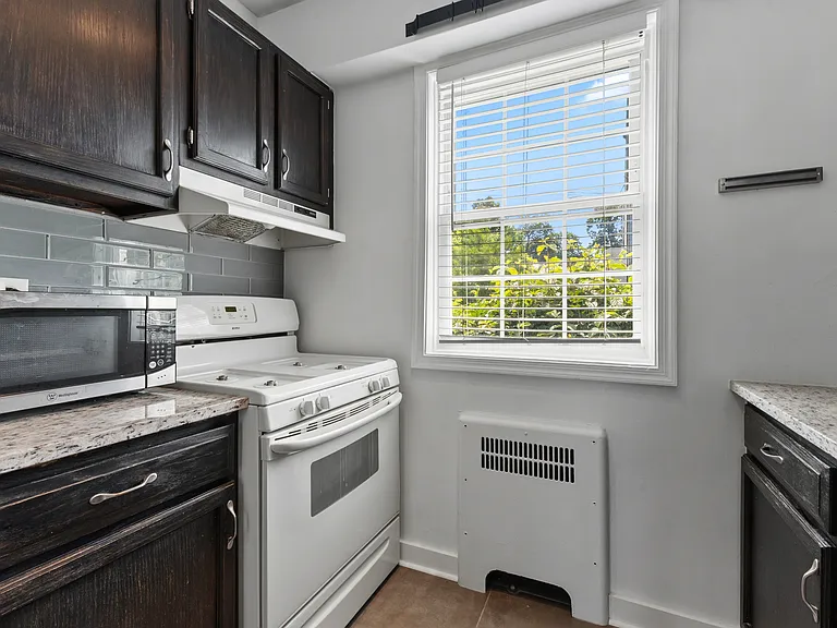 4352 N Pershing Dr — Photo 8
