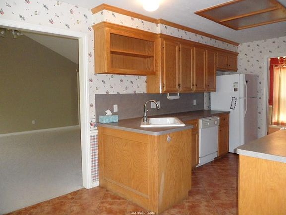 3rd image of 707 Brussels Dr