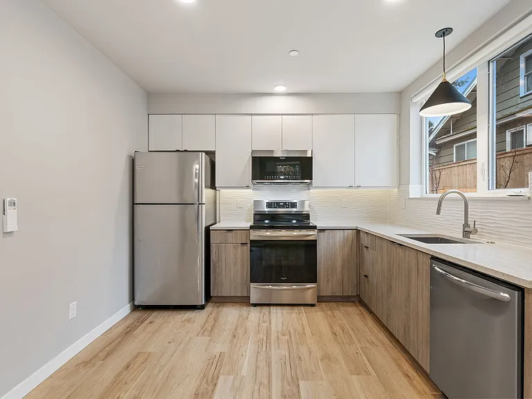 5480-5490 NE 18th Ave #1820-1840 — Photo 9