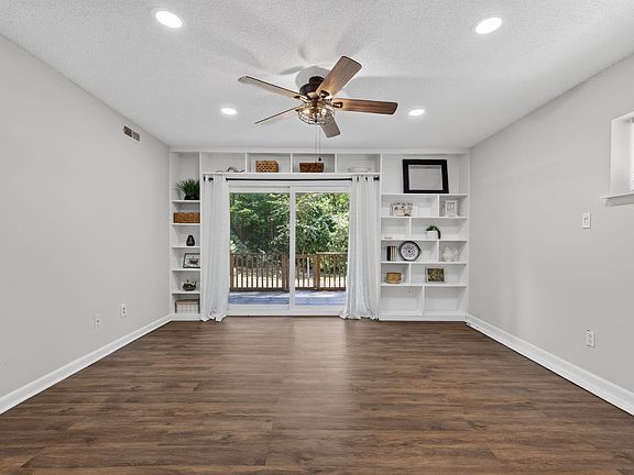 3rd image of 546 Pine Ridge Pl