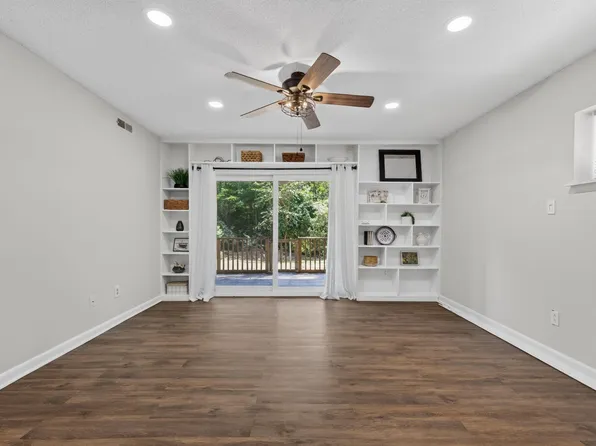 546 Pine Ridge Pl, Raleigh, NC 27609