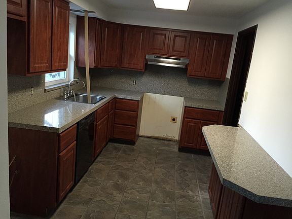 3rd image of 115 Gulfwood Ct