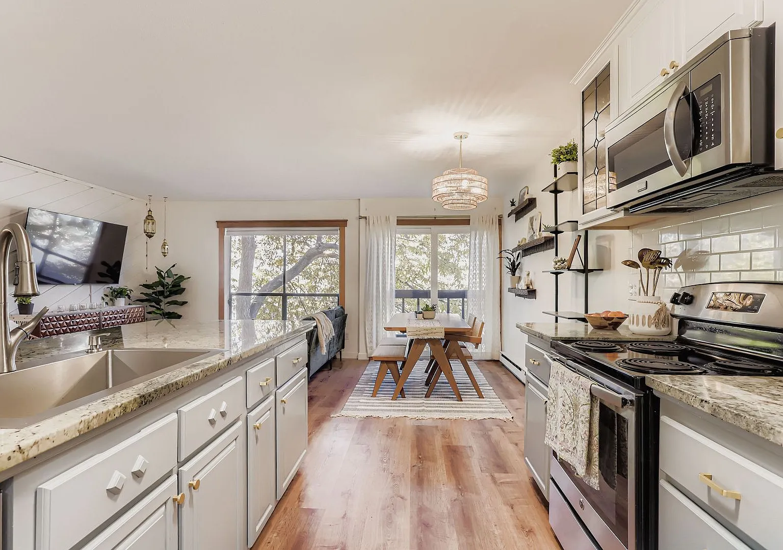 Idyllic West Boulder 2BDR Furnished Home — Photo 2