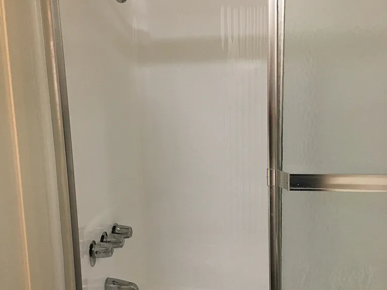 Tarzana Apartments — Photo 20