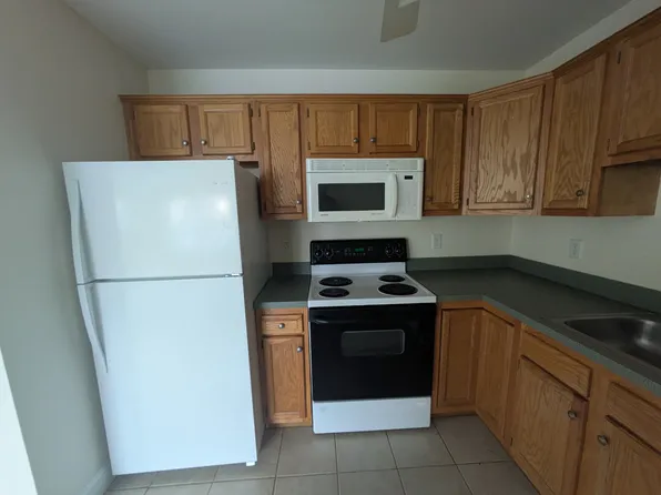 35 Judith Ln #204B, East Haven, CT 06512