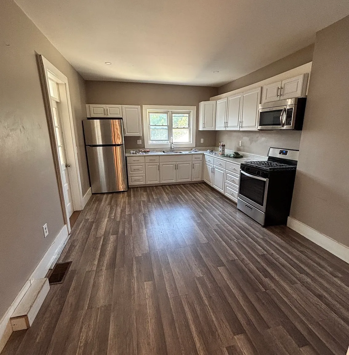 4 bed, 2.0 bath, 1200 sqft, $3,700 — Photo 1