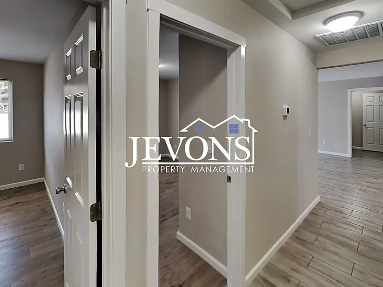 1912 W Mead Ave #1 — Photo 18