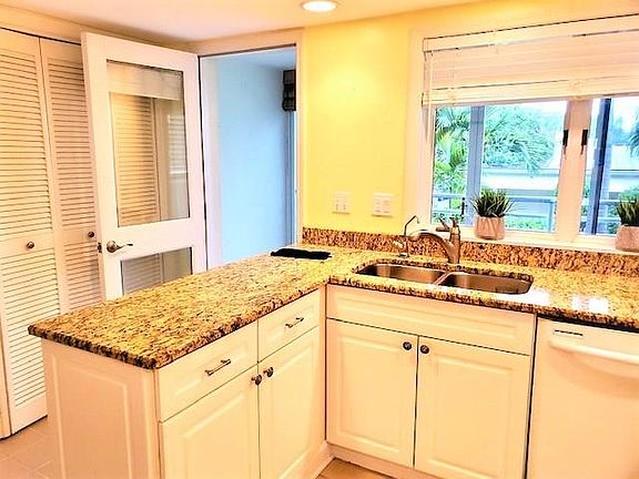 3rd image of 8444 Oceanside Dr Unit 11
