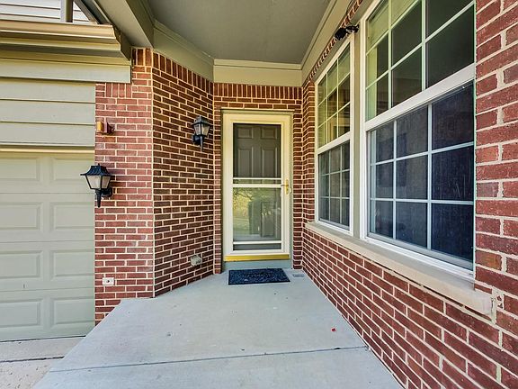 4th image of 1580 Yellowstone Dr
