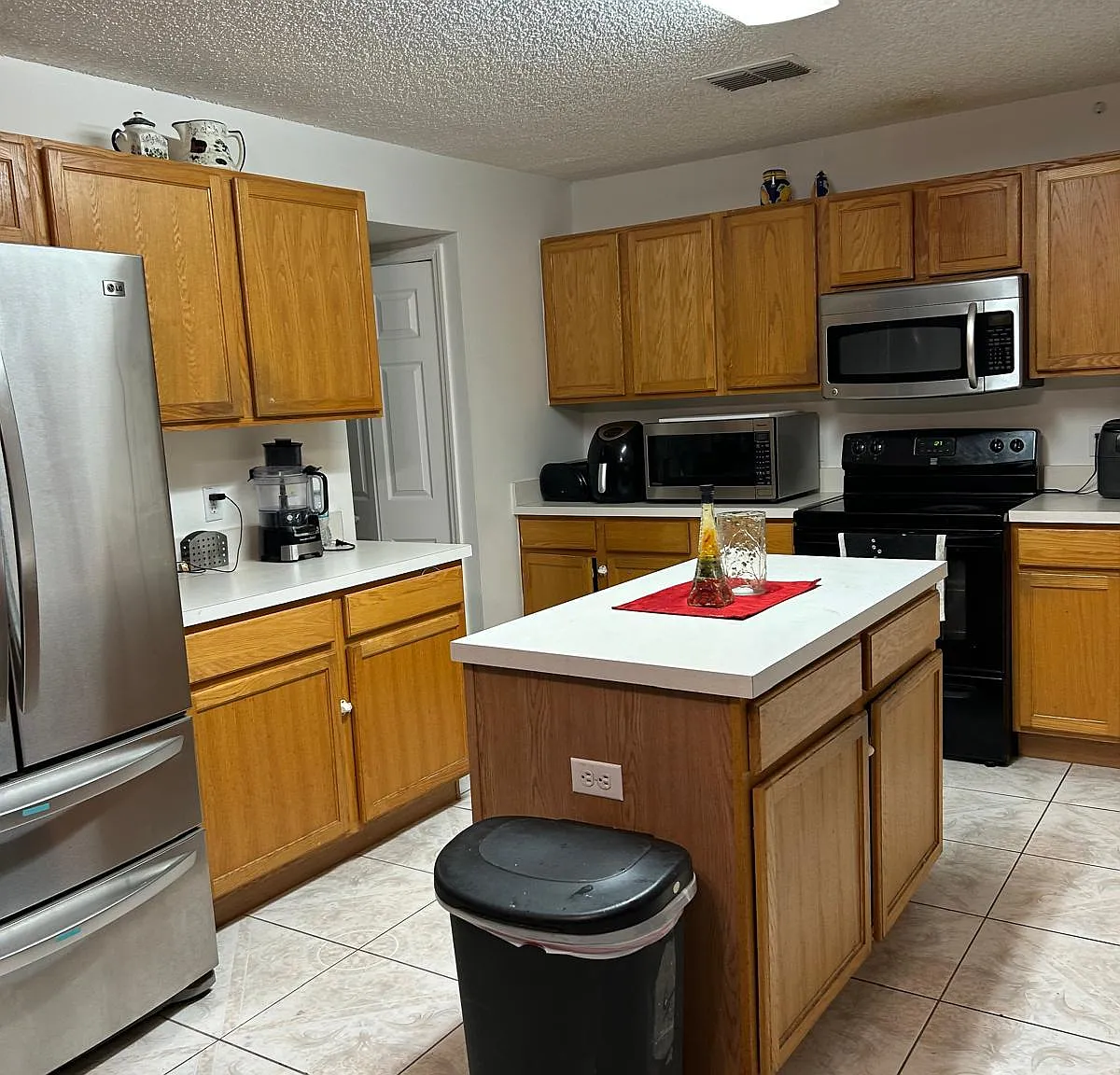 4 bed, 4.0 bath, 3500 sqft, $2,070 — Photo 4