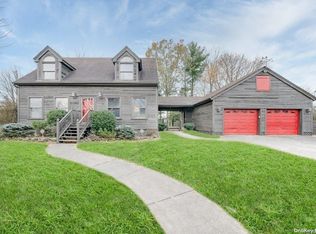 108 Bolton St, Lindenhurst, NY 11757