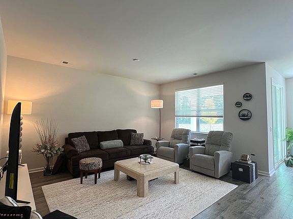 3rd image of 88 Woodford Reserve Dr