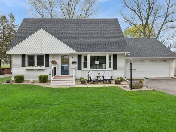 305 2nd Ct, Crystal Lake, IL 60014