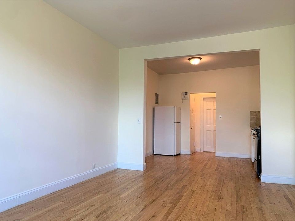2nd image of 108 Charles St APT 11