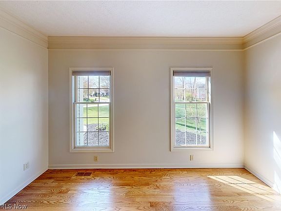 4th image of 6030 Leslie Dr