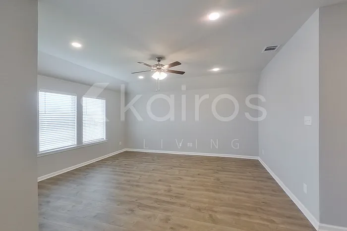 122 Santiago Ct — Photo 7