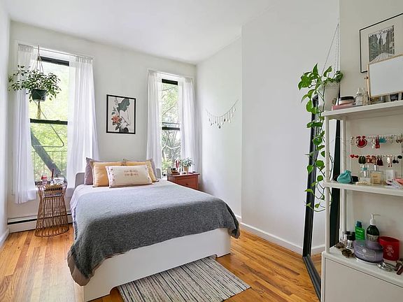 3rd image of 351 Vernon Ave APT 4