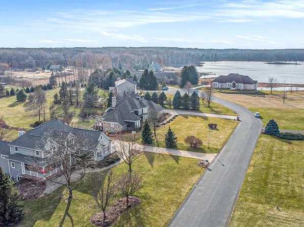 8761 Pine Island Ct S, Mattawan, MI 49071
