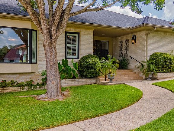 3rd image of 104 Englewood Cir