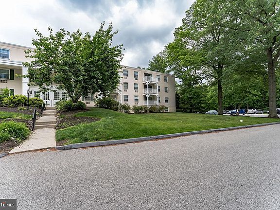 2nd image of 250 Ridge Pike #C60