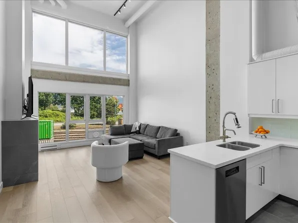 27 Alexander St #309, Vancouver, BC V6A 1B2