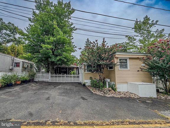 2nd image of 4305 Mobile Ct