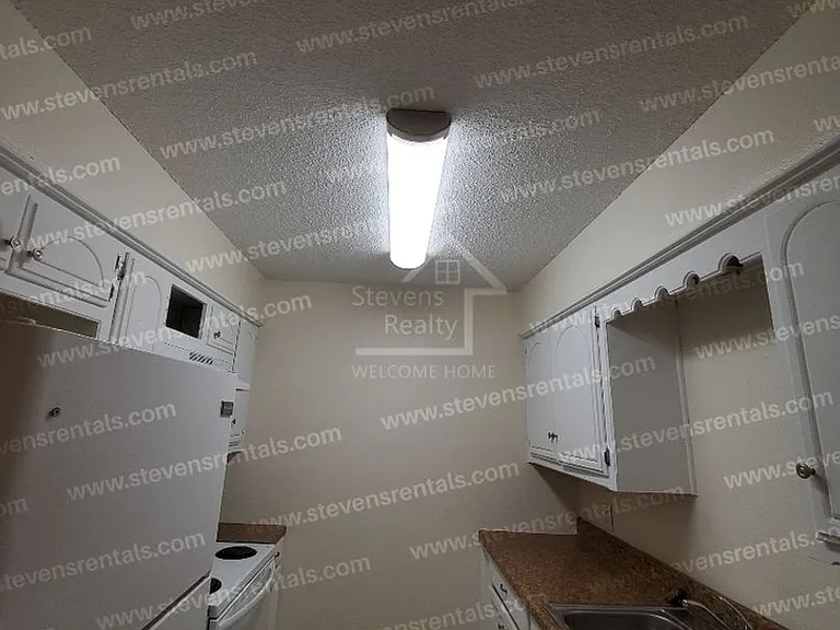 Greenswest Apartments — Photo 35