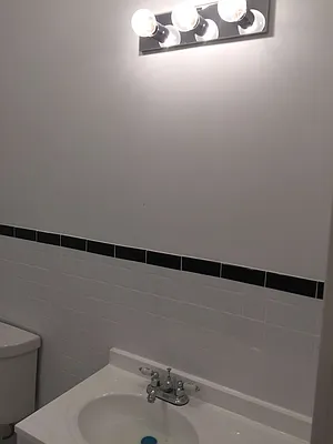 Rented by Metroline Realty | media 70