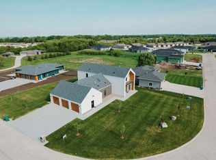 604 Prairie Meadow Cir, Milford, IA 51351
