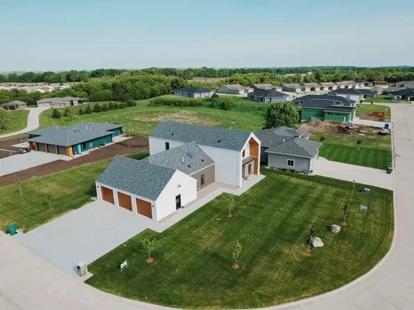 604 Prairie Meadow Cir, Milford, IA 51351