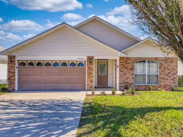 1924 Gulf Bay Ln, Pensacola, FL 32506