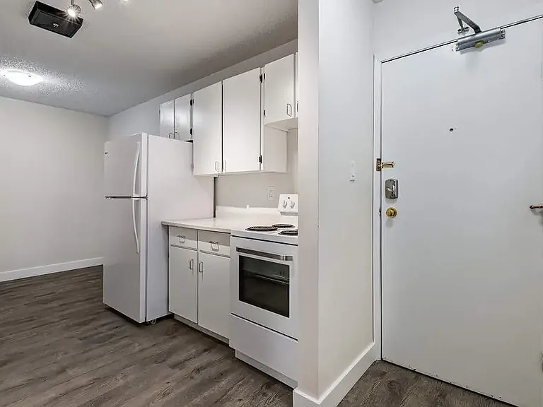 74 Dumont Cres — Photo 10