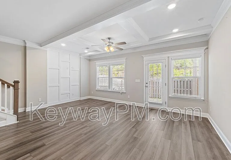 1066 Linsmore Ave — Photo 6