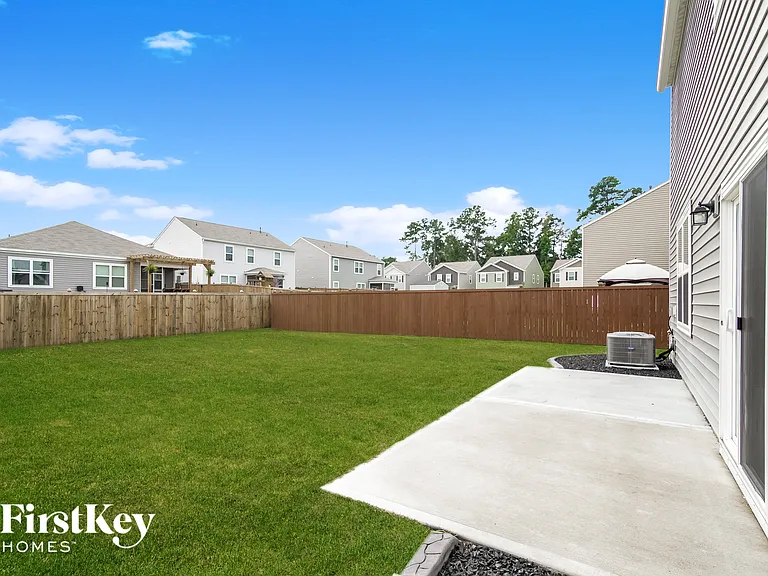 9733 Roseberry St — Photo 15