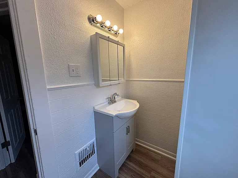 3524 Leybourn Ave — Photo 8