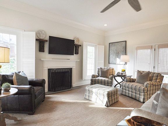 3rd image of 642 Highland Cir