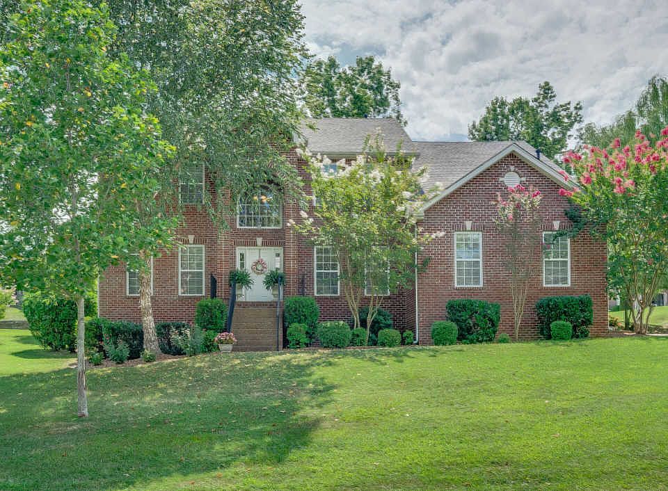 1st image of 800 Piccadilly Dr