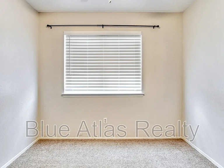 1313 Monaco Dr — Photo 13