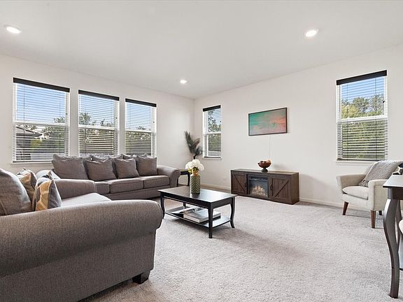 3rd image of 28609 Augusta Ln