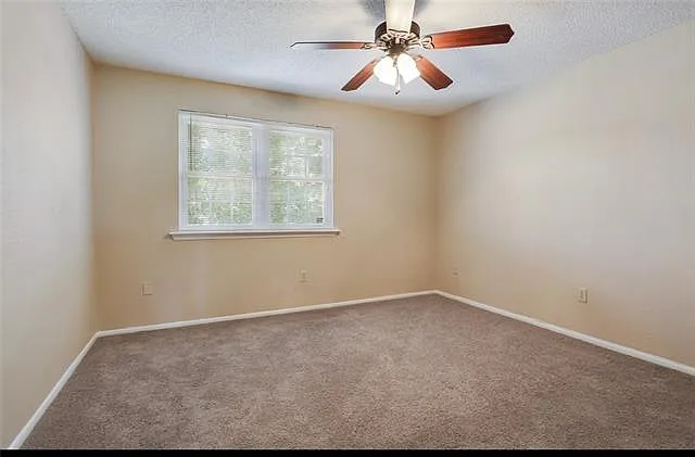 303 Russell Dr — Photo 5