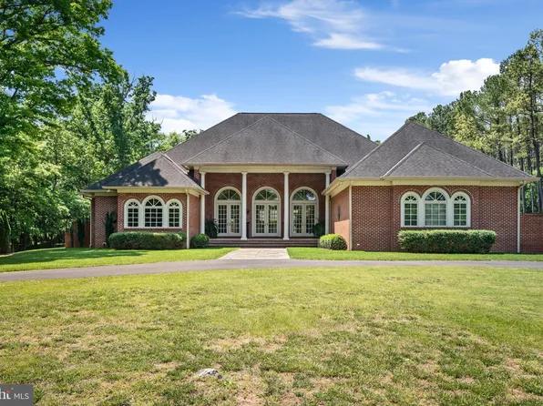 84 Rock Hall Farm Ln, Berryville, VA 22611