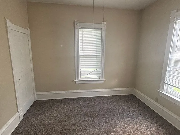 Walnut St 2403 — Photo 3