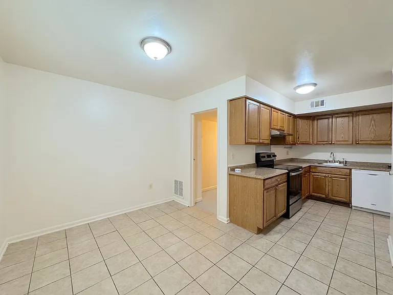 4657 Logsdon Dr — Photo 3