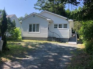 64 Pleasant St, Mahone Bay, NS B0J2E0