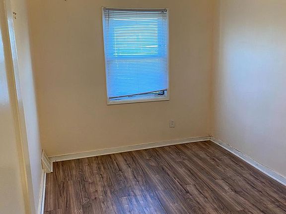 4th image of 1012 Ash Rd