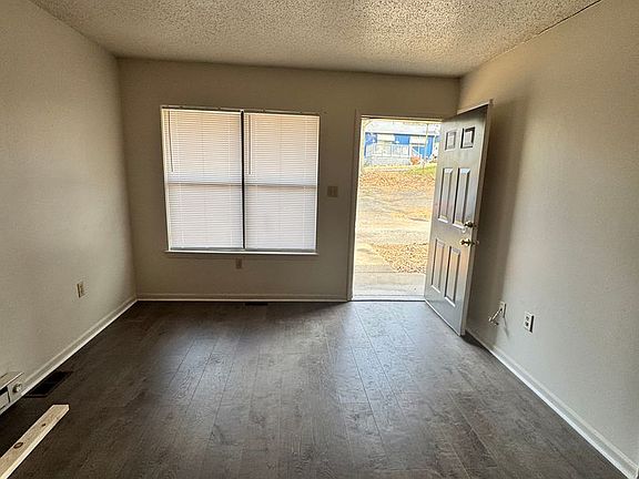 5th image of 634-1 Hillcrest Dr