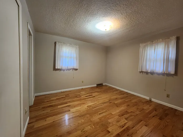4914 S Grundy Quarles Hwy — Photo 8
